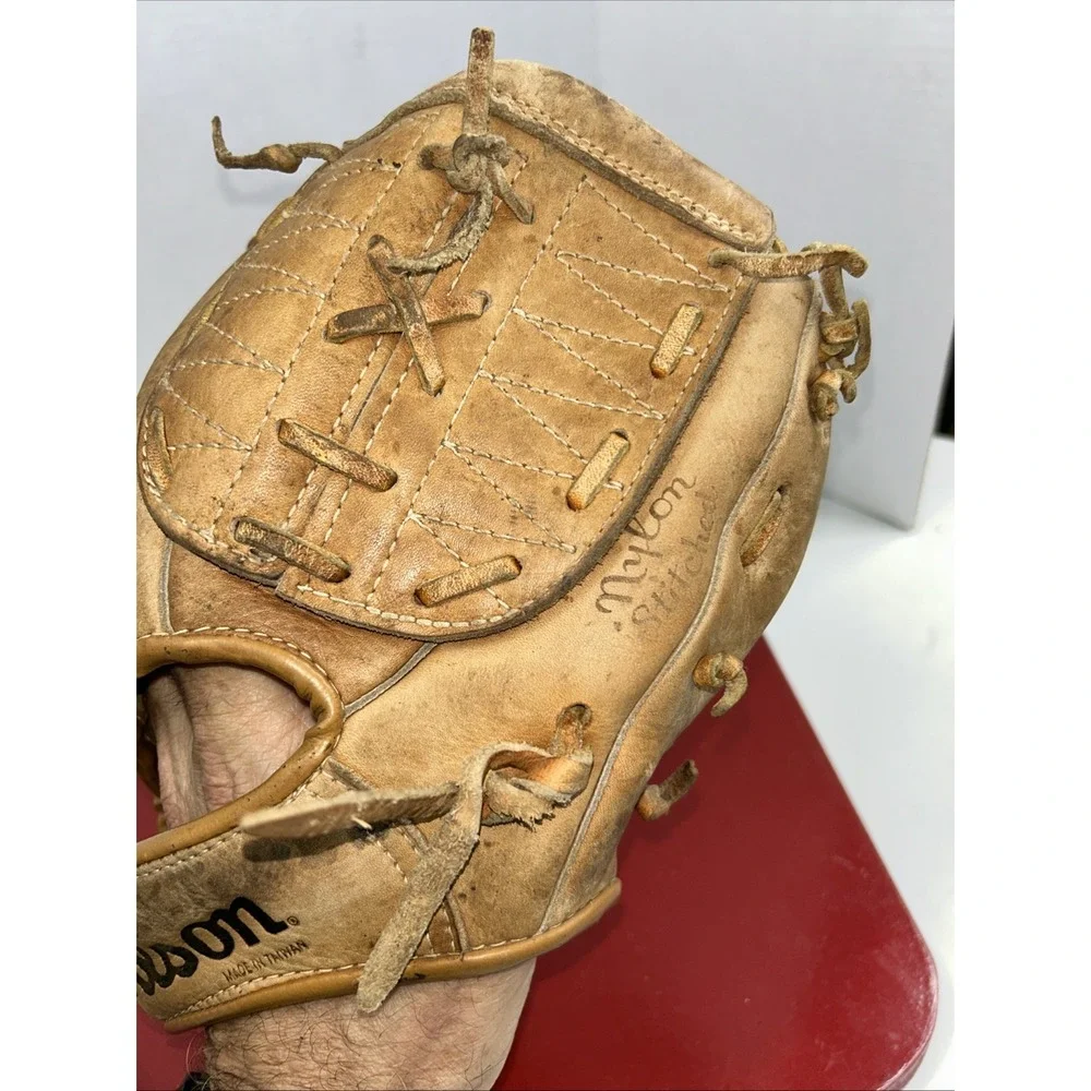Vintage Wilson A2185 Jim Catfish Hunter Kids 9